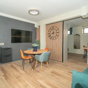 Helena Muza Apartamento